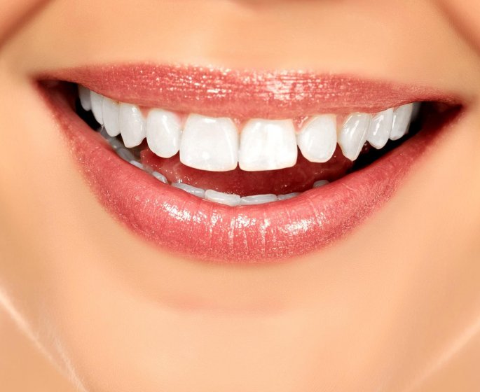 Avoir les dents blanches avec du citron et du sel 