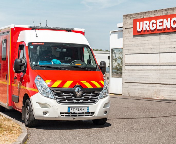 Botulisme : l-une des six retraites hospitalises a la mi-juillet apres avoir consomme un gateau maison est decedee 
