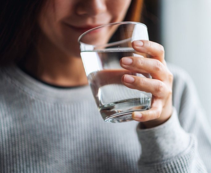 Combien de verres faut-il boire chaque jour ? Une etude brise le mythe