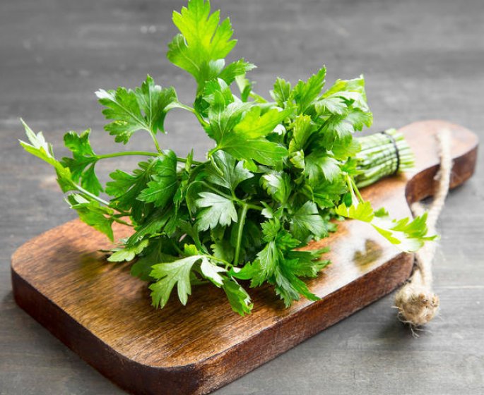 Mauvaise haleine, que faire : le persil comme remede naturel