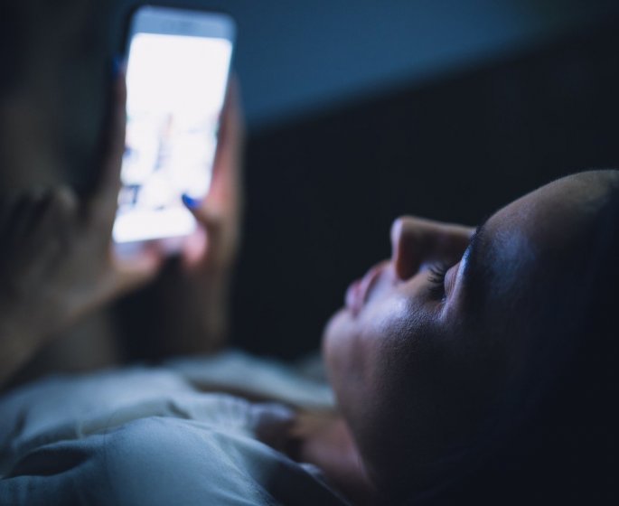 Sommeil : le "mode nuit" de votre telephone vous aide-t-il vraiment a dormir ?
