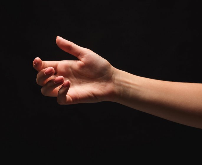 Corps qui tremble : les causes et ce qui doit vous inquieter