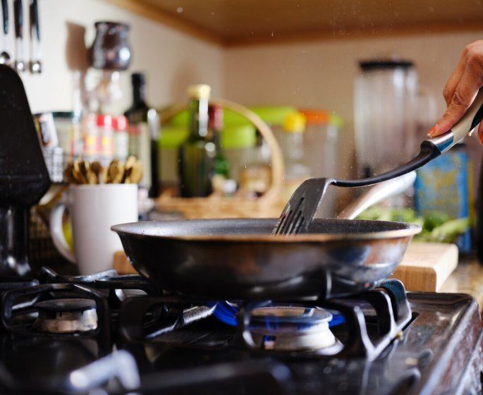 PFAS : Par quoi remplacer les poeles et casseroles qui contiennent des PFAS ? 