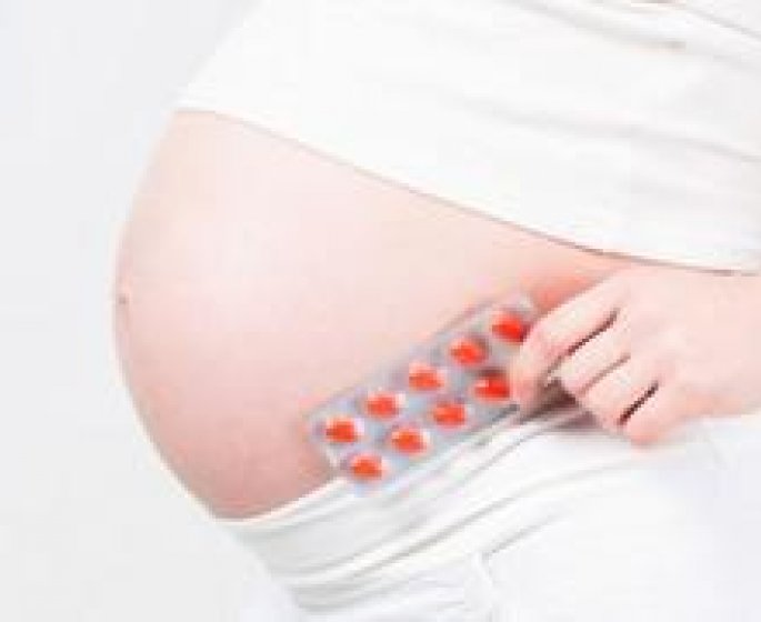 Medicaments et grossesse : 10 precautions pour proteger bebe