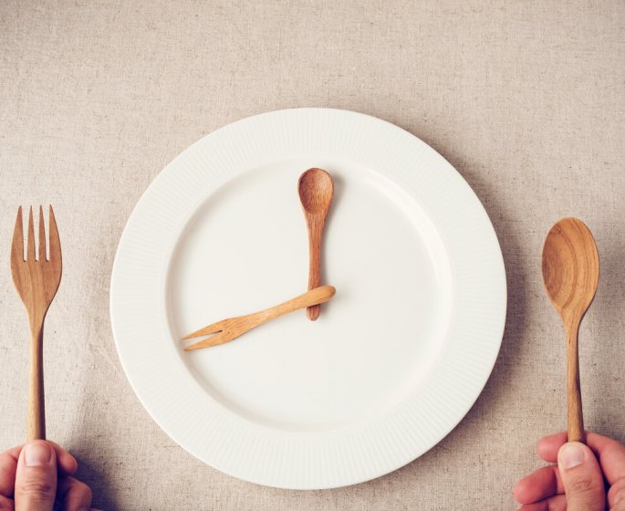 Maladie d’Alzheimer : le jeune intermittent, efficace pour soulager des symptomes ? 