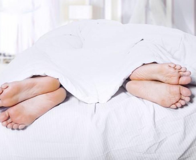 Choisissez bien votre cote du lit pour un meilleur sommeil