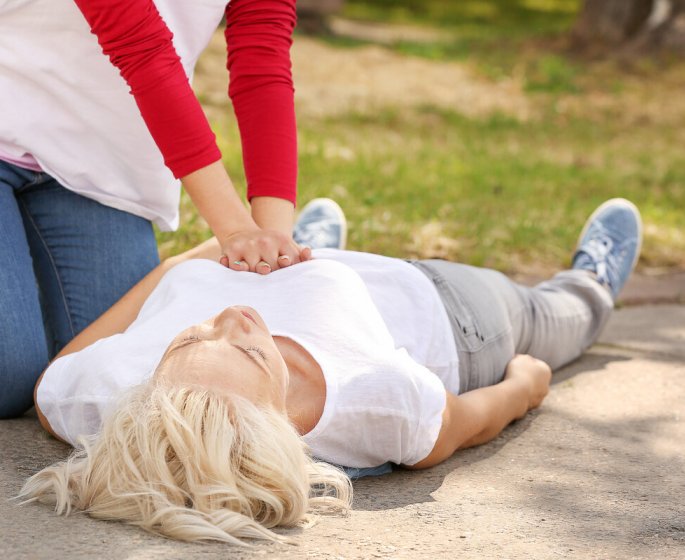 Crise cardiaque : les femmes ont moins de chances de recevoir un massage cardiaque