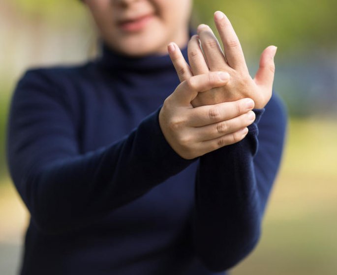 Arthrose : le mauvais temps rend-il les douleurs plus intenses ?