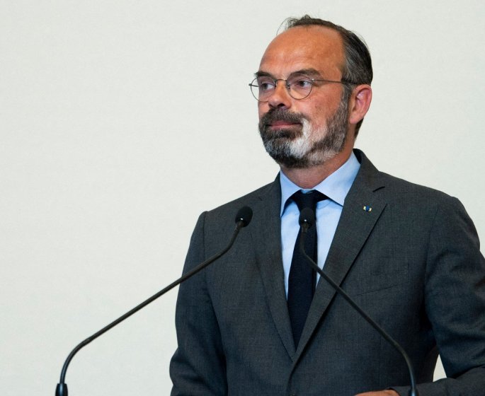 Barbe d-Edouard Philippe : c-est un vitiligo qui provoque ces taches blanches !