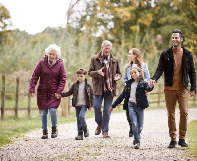 Alzheimer : une marche quotidienne reduit les risques