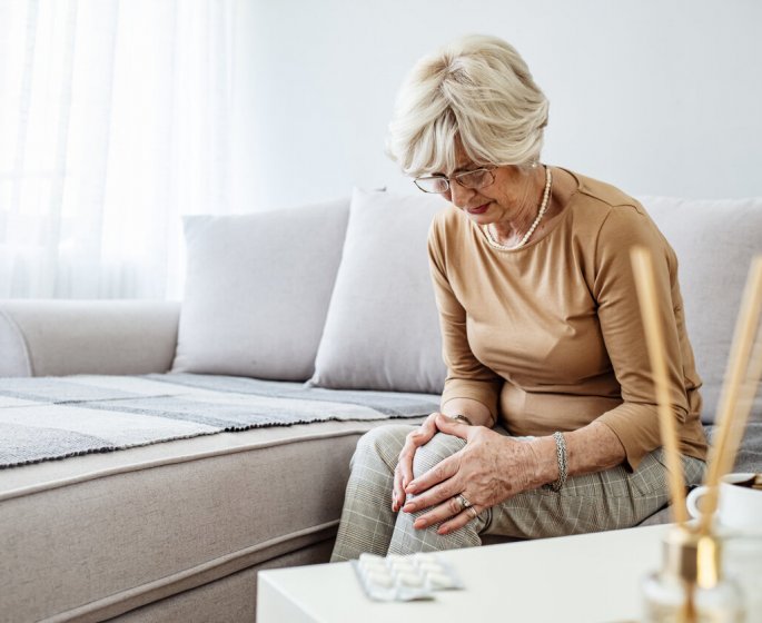 Pourquoi la menopause favorise l’arthrose ?