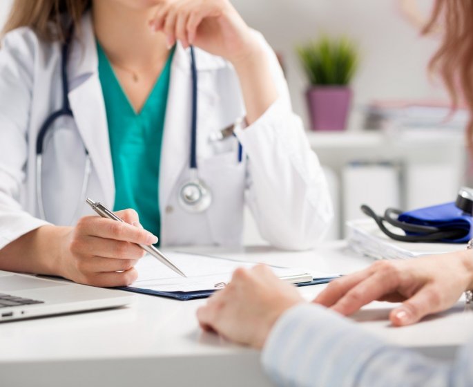 Medecins : pourquoi la blouse blanche rassure les patients selon une etude