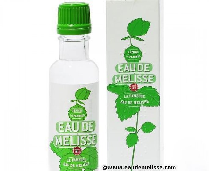 Zoom sur l-eau de melisse