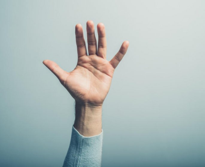 Paume des mains rouge : les causes possibles