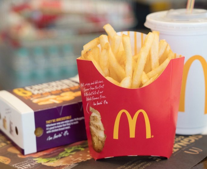 Une mere decouvre des restes de masque chirurgical dans des nuggets McDonald-s