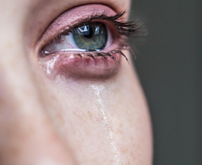 Yeux qui coulent : un symptome de conjonctivite allergique