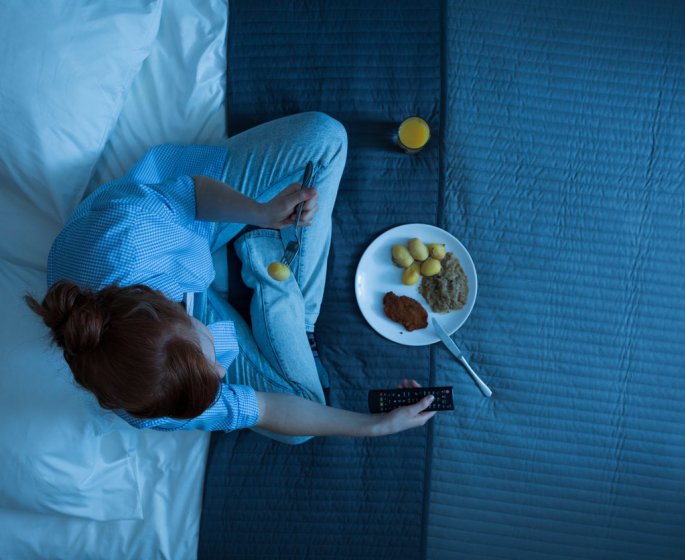 7 dangers si vous grignotez la nuit