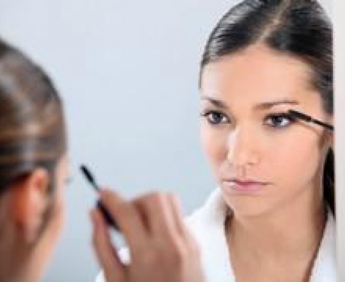 Le maquillage accelere l-arrivee de la menopause !
