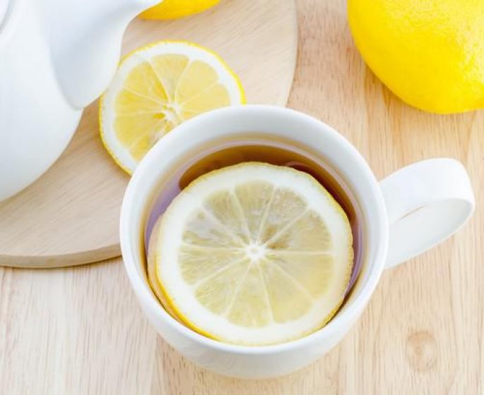 De l-eau et du citron : le remede detox qui peut detruire vos dents