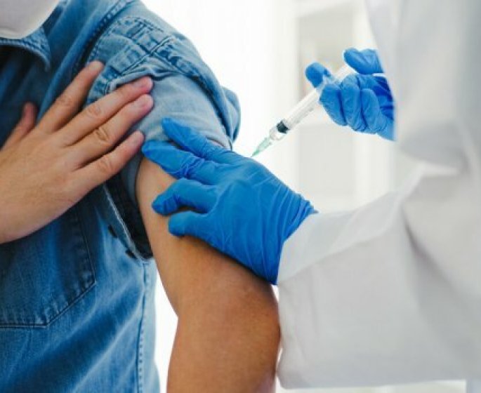 Covid-19 : la vaccination est fortement associee a un risque reduit de Covid long