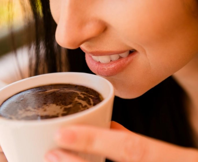 8 aliments et boissons qui tachent les dents