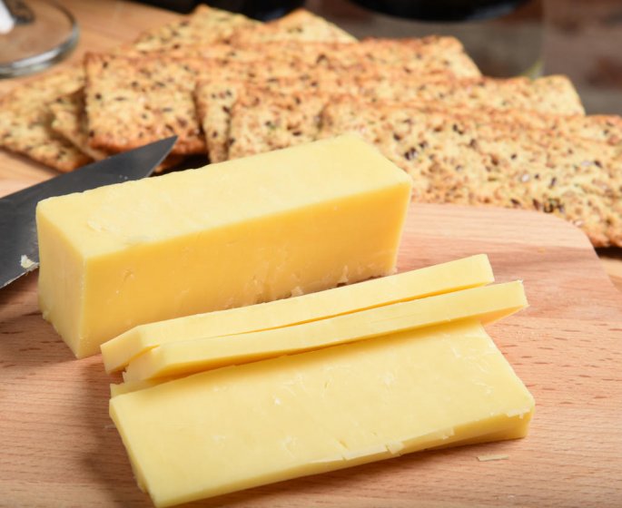 Deux fromages pourraient augmenter de 50% le risque du cancer du sein : prudence !