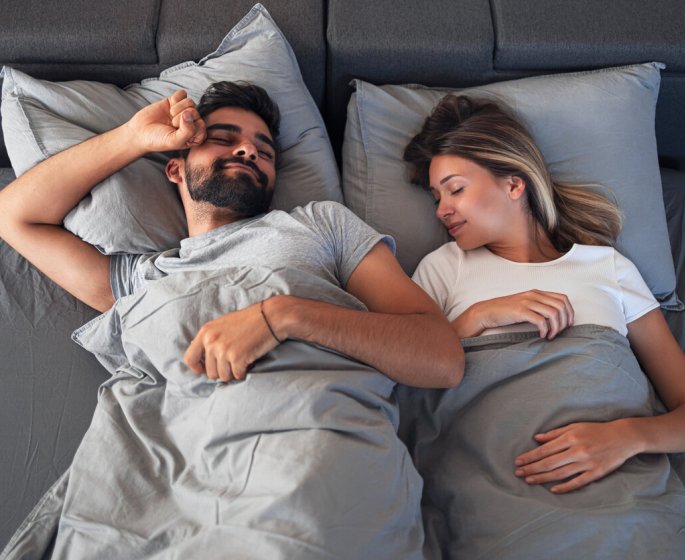 Sommeil scandinave : c’est quoi cette methode pour bien dormir en couple ?