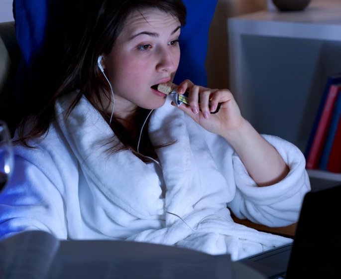 Manger la nuit augmenterait le risque de maladies cardiaques