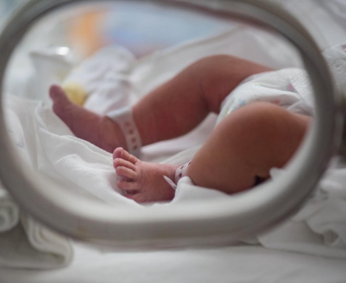 En France, une mere accouche d’un bebe vivant alors qu’elle avait avorte quelques heures plus tot