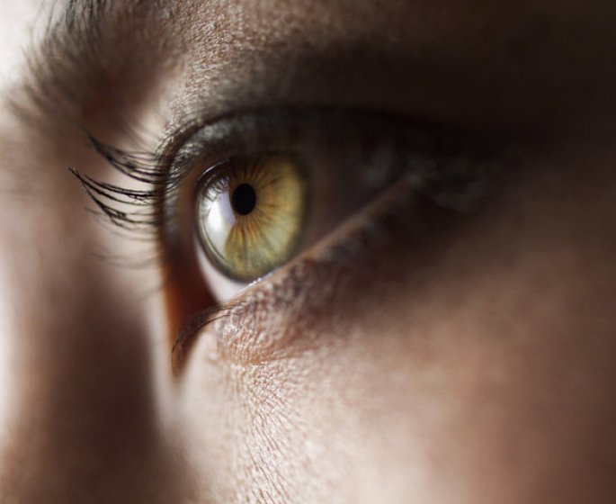 Une femme pleure des larmes de sang pendant ses regles !