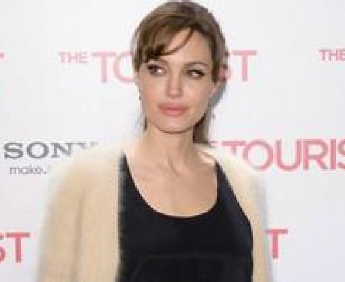 Angelina Jolie a subi une double mastectomie
