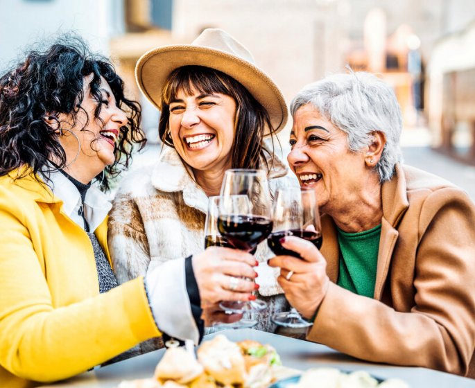 Non, boire un verre de vin par jour ne reduit pas le risque de mortalite