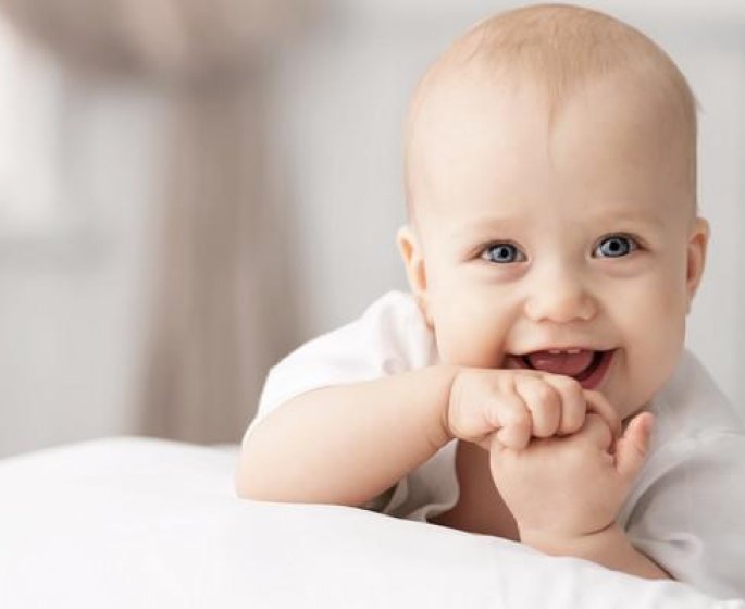 Bebe : attention aux colliers d’ambre dangereux 