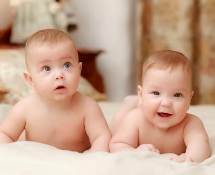 Insolite : Ces 2 jumeaux n’ont pas le meme pere