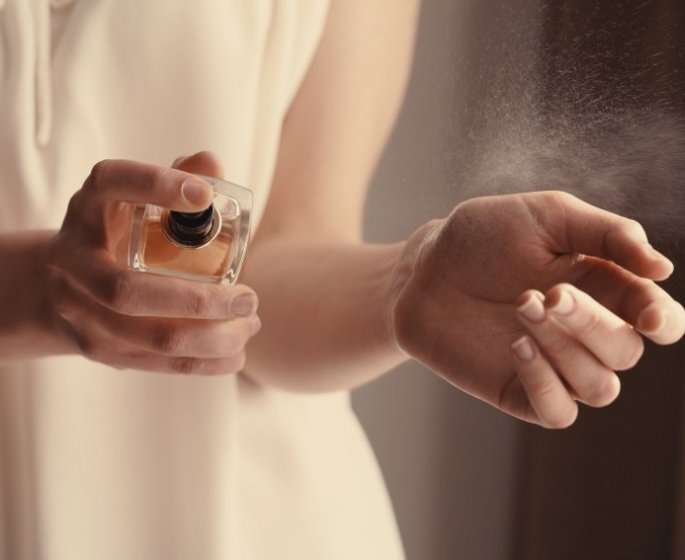 Comment appliquer son parfum pour le faire tenir plus longtemps ?