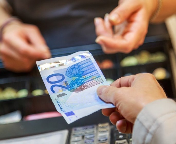 Coronavirus : peut-il se transmettre par les billets de banque ?
