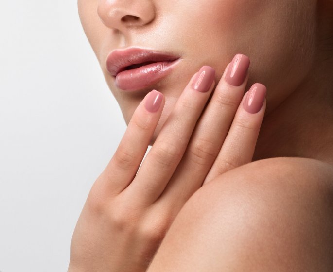 Vernis a ongles : quelles couleurs selon votre teint ?