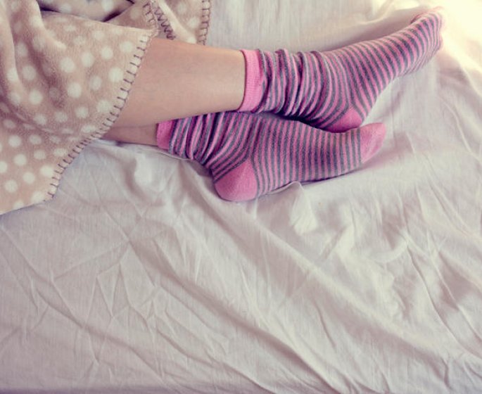 Pourquoi vous devez garder vos chaussettes au lit 