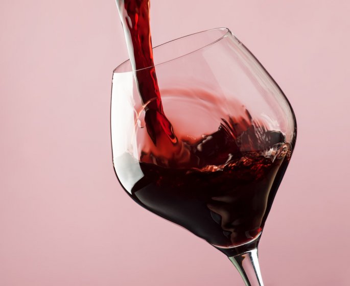“Le gout etrange du vin” a ete le premier symptome de crise cardiaque de cette femme !