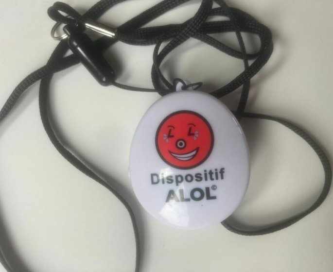 Ce petit boitier soulage vos maux par le rire en 1 clic ! 
