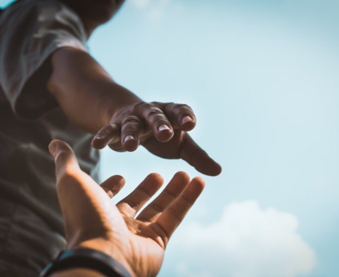 Comment aider une personne atteinte de sclerose en plaques ?
