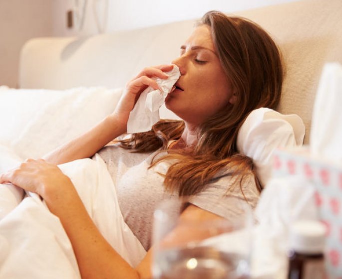 Rhume : la complication que vous risquez si vous restez au lit