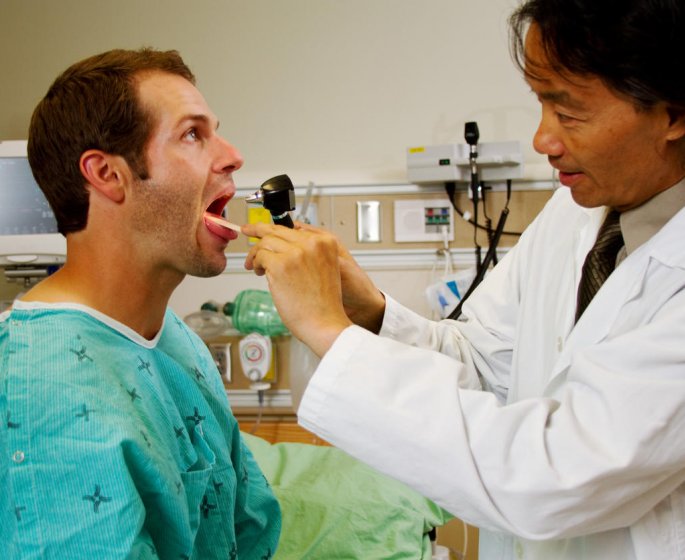 Bouton sur la langue qui ne part pas : un signe de cancer ?