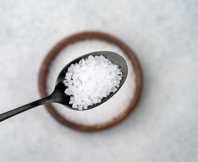 Cette cuillere qui "electrocute" vous aide a manger moins sale