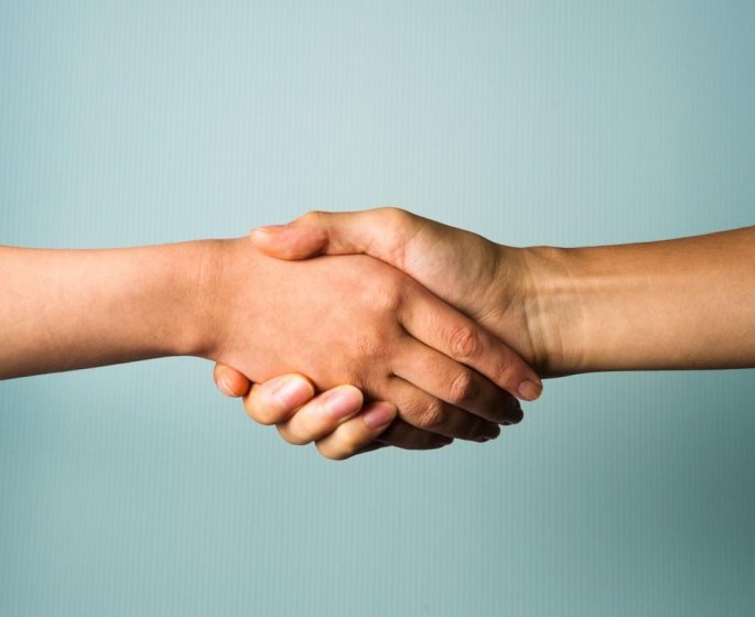 Comment une poignee de main peut reveler des problemes de coeur
