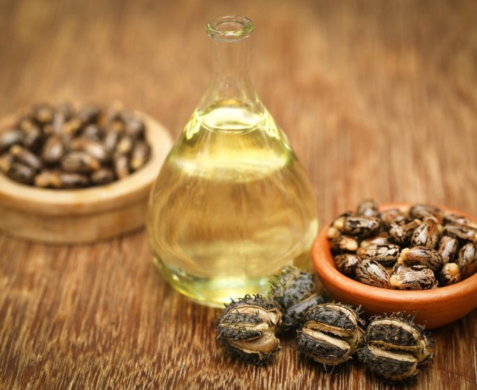 Mal au ventre : un massage a l-huile de ricin
