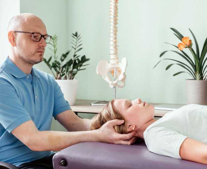 Osteopathie cranienne : voici ou il faut appuyer sur la tete pour soulager les emotions