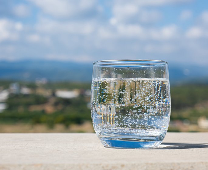 7 effets que l’eau gazeuse provoque dans votre corps 