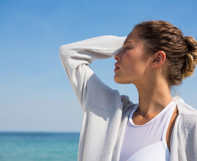 15 coiffures qui mettent en valeur le bronzage