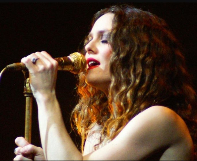 Vanessa Paradis : a 49 ans, elle devoile tous ses secrets de beaute